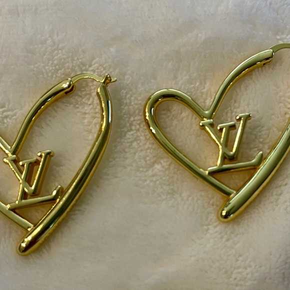 Restocked!! Earrings… Silver or Gold Earrings - LV - Picture 7 of 7